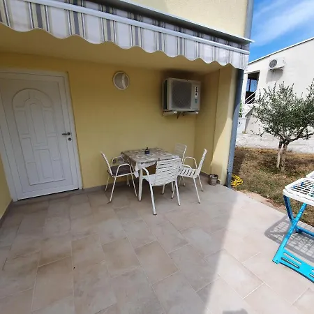 Apartmani Vrtlici Zdenka Stara Novalja Exterior photo