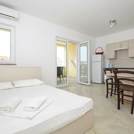 Apartmani Vrtlici Zdenka Stara Novalja Exterior photo